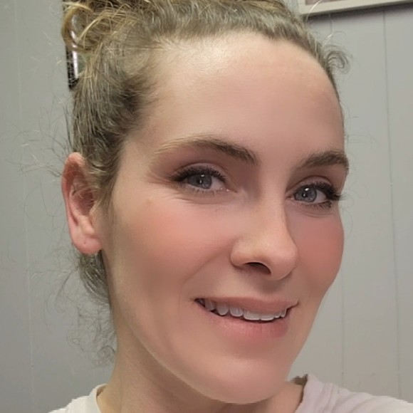 Meet your Posher, Cara - Picture 1 of 1